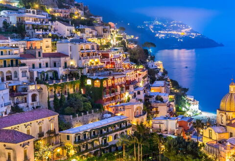 Living Times Apartment: Water, Gebouw, Eigendom, Lucht, Blauw, Licht, Azure, Natuur, Berg, Huis