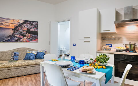 Loving Times Apartment: Tafel, Eigendom, Meubilair, Voedsel, Azure, Tableware, Bankstel, Interieur Ontwerp, Hout, Woonkamer