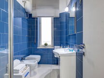loving-times-apartment-sorrento-apartment-bathroom