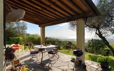 Villa Elisa: Meubilair, Stoel, Tafel, Buitenmeubels, Keuken En Eettafel, Schaduw, Toevlucht, Tuin, Buitentafel, Outdoor Structuur