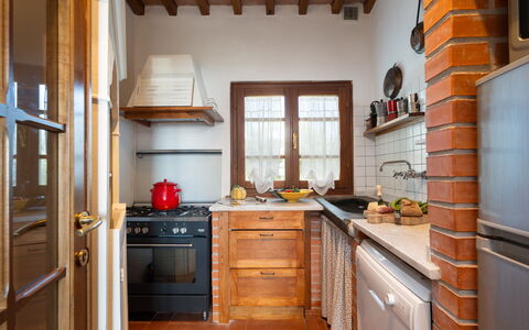 Villa Elisa: Keuken, Meubilair, Cabinetry, Countertop, Interieur Ontwerp, Flooring, Hout, Toestel Van De Keuken, Major Appliance, Gootsteen