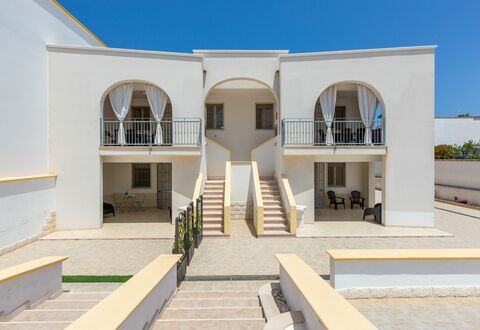 Case Pantanagianni: Lucht, Gebouw, Schaduw, Stedelijk Ontwerp, Fabriek, Woongebied, Facade, Onroerend Goed, Landschap, Appartement