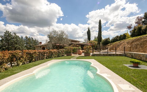 Valdambra Villa: Zwembad, Tuin, Landgoed, Landscaping, Hacienda, Toevlucht, Backyard, Eco Hotel, Boerderij, Werf
