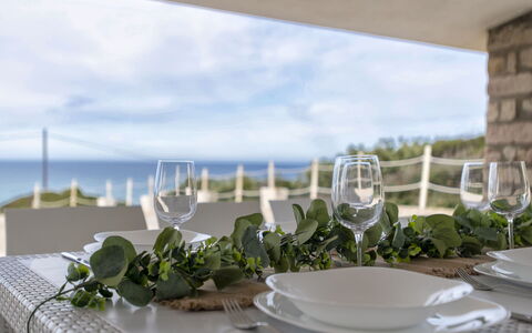 Chicca: Lucht, Tableware, Wolk, Dishware, Tafel, Venster, Fabriek, Drinkware, Serveware, Tafelkleed