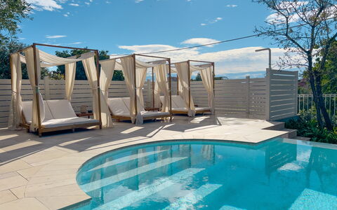 Villa Mimosa - Diano Marina: Water, Wolk, Lucht, Eigendom, Zwembad, Fabriek, Azure, Schaduw, Gebouw, Architectuur