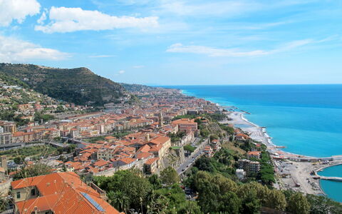 Ventimiglia 633: Lucht, Wolk, Gebouw, Water, Dag, Blauw, Natuur, Azure, Boom, Fabriek