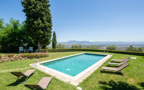 Villa Lastra: Water, Lucht, Eigendom, Fabriek, Natuurlijk Landschap, Plantkunde, Zwembad, Rechthoek, Buitenmeubels, Schaduw