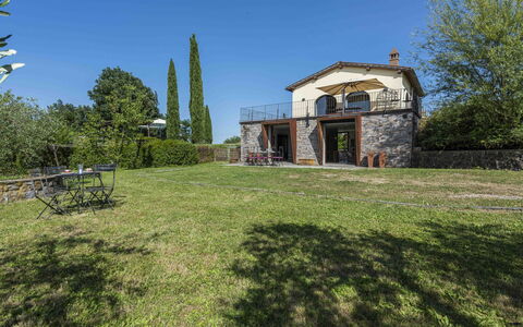 Casina Dell'acquaborra: Huis, Landgoed, Verblijf, Boerderij, Tuin, Gazon, Hek, Landscaping, Werf, Villa