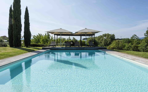 Casina Dell'acquaborra: Blauw, Water, Zwembad, Schaduw, Toevlucht, Buitenmeubels, Eco Hotel, Landscaping, Waterpartij, Ligstoel