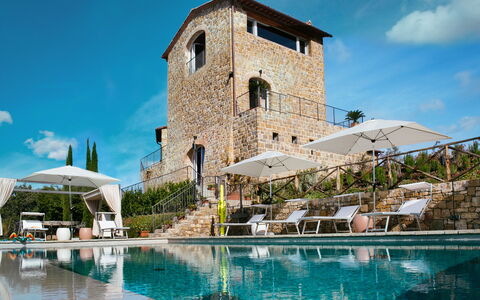 Villa Castiglioni: Water, Lucht, Wolk, Fabriek, Gebouw, Blauw, Zwembad, Azure, Arecales, Huis