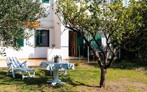 Marisol: Appartement, Toevlucht, Stoel, Schaduw, Balkon, Keuken En Eettafel, Restaurant, Eco Hotel, Hotel