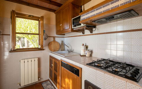 Casa Del Colle: Countertop, Cabinetry, Eigendom, Venster, Toestel Van De Keuken, Gasfornuis, Fornuis, Keuken, Hout, Gebouw