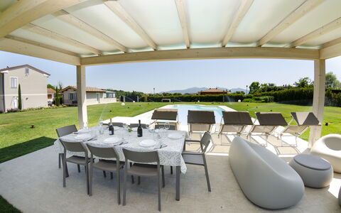 Tenuta Il Giardino Proprietà: Lucht, Tafel, Fabriek, Eigendom, Meubilair, Stoel, Schaduw, Buitenmeubels, Boom, Architectuur