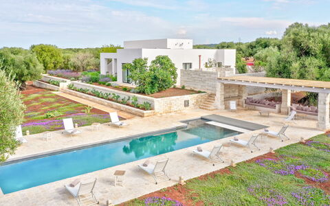 Villa Orama Estia Relais: Lucht, Fabriek, Wolk, Water, Gebouw, Boom, Zwembad, Land Lot, Woongebied, Landschap