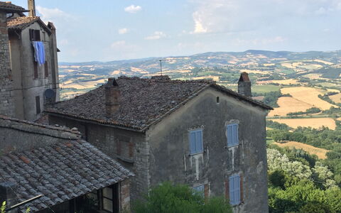 La Terrazza Di Todi: Wolk, Lucht, Fabriek, Gebouw, Eigendom, Venster, Huis, Verblijf, Woongebied