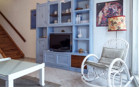 La Terrazza Di Santa Marinella: Eigendom, Meubilair, Cabinetry, Azure, Plank, Hout, Interieur Ontwerp, Comfort, Architectuur, Stellingen