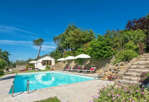 Villa Taragnano: Water, Fabriek, Lucht, Gebouw, Blauw, Zwembad, Boom, Stoel, Buitenmeubels, Wolk