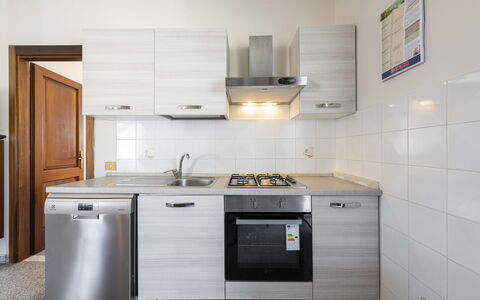 Residenza Garosi: Cabinetry, Wastafel, Gebouw, Countertop, Fornuis, Keuken, Huishoudapparatuur, Kraan, Toestel Van De Keuken, Hout