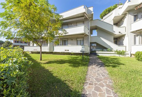 Casa Marina: Fabriek, Gebouw, Eigendom, Lucht, Venster, Land Lot, Huis, Gras, Vegetation, Stedelijk Ontwerp