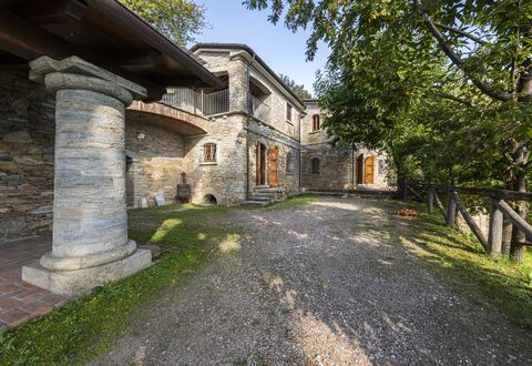Villa Montignoso: Fabriek, Eigendom, Gebouw, Lucht, Venster, Boom, Huis, Weg Oppervlak, Verblijf, Gras