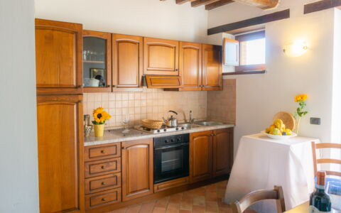 Villa Lugnano: Cabinetry, Countertop, Meubilair, Eigendom, Wastafel, Stoel, Keuken, Toestel Van De Keuken, Gebouw, Fornuis
