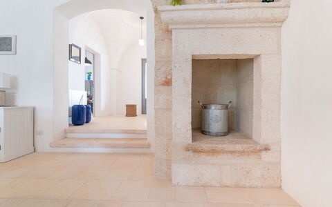 Masseria Tufo Bianco: Gebouw, Huis, Verdieping, Flooring, Hout, Hal, Deur, Gips, Woonkamer