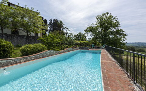 Villa Vigliano: Water, Fabriek, Lucht, Wolk, Watervoorraden, Eigendom, Plantkunde, Zwembad, Azure, Boom