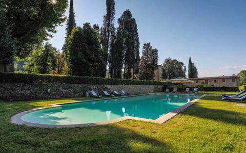 Villa Vaccoli: Water, Lucht, Fabriek, Zwembad, Azure, Natuurlijk Landschap, Zwemwater, Boom, Gras, Schaduw