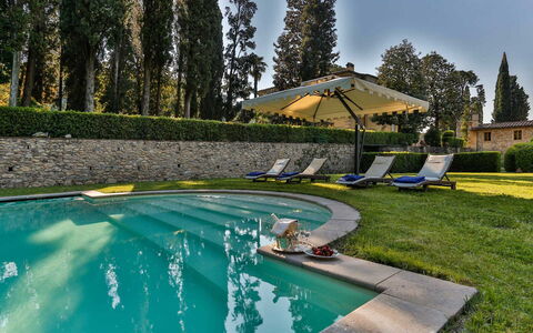 Villa Vaccoli: Water, Fabriek, Eigendom, Lucht, Paraplu, Zwembad, Boom, Natuur, Azure, Schaduw
