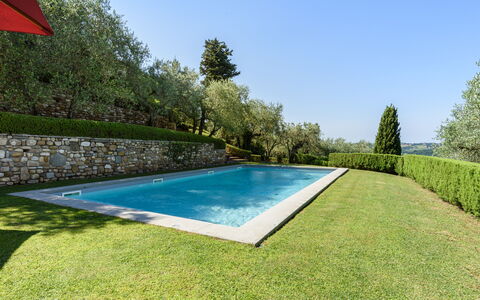 Villa Agnola: Water, Lucht, Eigendom, Fabriek, Zwembad, Boom, Rechthoek, Schaduw, Gras, Vrije Tijd