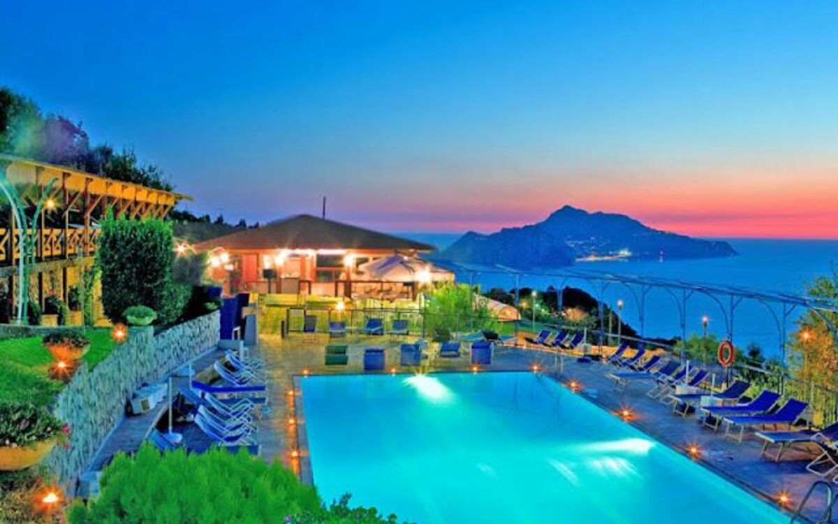 Blue-wave Experience Resort