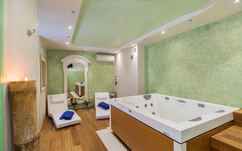 Chianti Fornace 1: Bad, Eigendom, Gebouw, Hout, Badkamer, Architectuur, Loodgieterswerkinrichting, Flooring, Verdieping, Comfort