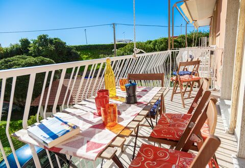 Apartment Fernanda - Levanto: Lucht, Tafel, Eigendom, Meubilair, Stoel, Boom, Buitenmeubels, Hout, Buitentafel, Vrije Tijd