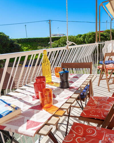Apartment Fernanda - Levanto: Lucht, Tafel, Eigendom, Meubilair, Stoel, Boom, Buitenmeubels, Hout, Buitentafel, Vrije Tijd