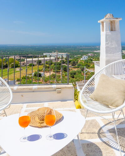 Romeo e Giulietta - Terrazza Vista Mare: Lucht, Tafel, Meubilair, Tableware, Product, Stoel, Azure, Buitenmeubels, Interieur Ontwerp, Gebouw