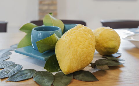 Villa Degli Aranci: Voedsel, Tableware, Tafel, Dishware, Ingrediënt, Fruit, Serveware, Keuken, Schotel