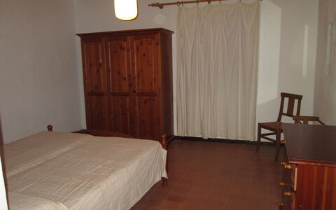 Giannella Holiday Apartment: Meubilair, Comfort, Hout, Verlichting, Gebouw, Interieur Ontwerp, Deur, Flooring, Verdieping