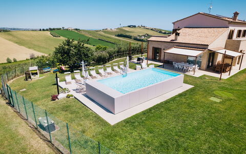 Villa Clair: Zwembad, Toevlucht, Samengesteld Materiaal, Thermae, Vrije Tijd, Villa, Recreatiecentrum, Hotel, Eco Hotel, Ligstoel