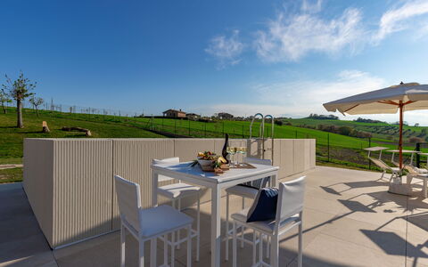 Villa Clair: Lucht, Tafel, Meubilair, Wolk, Schaduw, Buitentafel, Fabriek, Buitenmeubels, Stoel, Hout