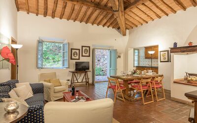 Casa Ginestra: Meubilair, Fotolijst, Tafel, Hout, Interieur Ontwerp, Verdieping, Bankstel, Huis, Flooring, Woonkamer