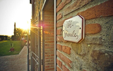 Il Fienile Holiday Home: Fabriek, Gebouw, Hout, Oranje, Metselwerk, Boom, Steen, Lucht, Landelijk Gebied, Weg Oppervlak