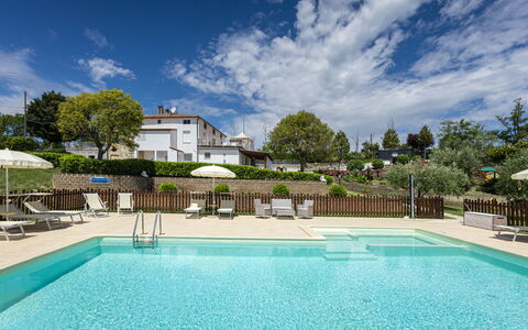 La Casa Di Campagna: Zwembad, Toevlucht, Buitenmeubels, Tuin, Eco Hotel, Schaduw, Landscaping, Paraplu, Hotel, Ligstoel
