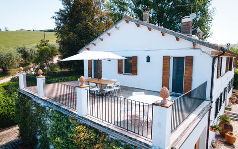 Villa La Picena: Huis, Huis, Verblijf, Landgoed, Veranda, Balkon, Villa, Boerderij, Schaduw, Hek
