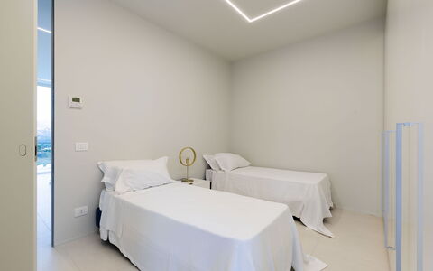 Villa Diodoro: Meubilair, Gebouw, Comfort, Hoofdkussen, Interieur Ontwerp, Huis, Hout, Verdieping, Bed Frame
