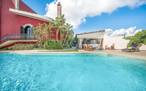 Villa Rossana: Water, Lucht, Wolk, Fabriek, Dag, Eigendom, Blauw, Gebouw, Natuur, Zwembad