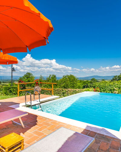 Casa Alfredo: Lucht, Fabriek, Wolk, Water, Zwembad, Paraplu, Azure, Buitenmeubels, Schaduw, Boom