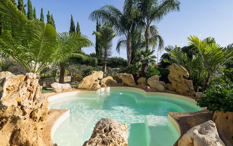 Villa Girgenti: Water, Lucht, Fabriek, Natuurlijk Landschap, Natuur, Azure, Zwembad, Boom, Vegetation, Zwemwater