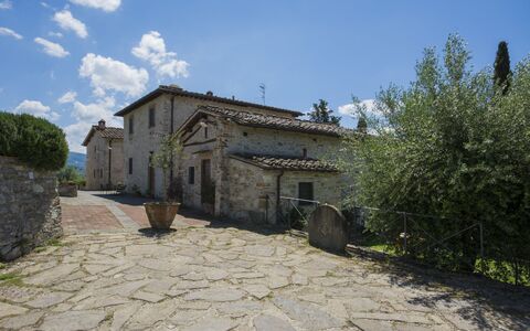 Borgo Delle Fonti: Fabriek, Lucht, Venster, Gebouw, Wolk, Huis, Land Lot, Weg Oppervlak, Verblijf, Boom
