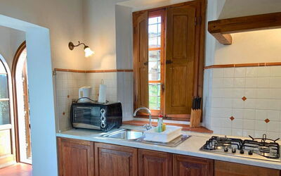 Le Fonti 9: Keuken, Hout, Toestel Van De Keuken, Countertop, Flooring, Interieur Ontwerp, Cabinetry, Meubilair, Gootsteen, Huis