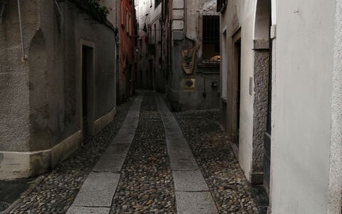 App. Il Sasso Di Olina: Gebouw, Venster, Weg Oppervlak, Infrastructuur, Deur, Huis, Flooring, Buurt, Trap, Openbare Ruimte